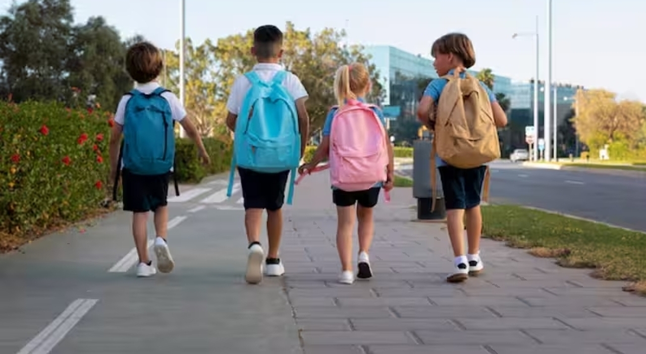 https://statics.cedscdn.it/photos/MED_HIGH/2025/08/31/9040924_31175602_scuola_istituti_senza_certificazioni_obbligatorie_necessarie_citta_rischi_oggi_31_8_2025.jpg