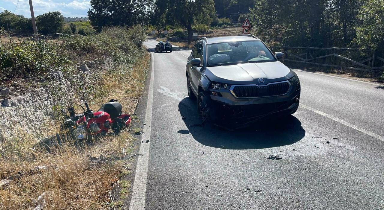 Con la moto contro un Con la moto contro un