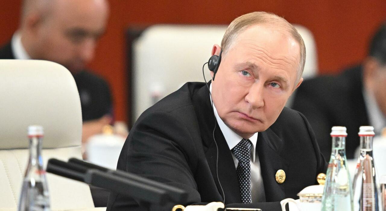 https://statics.cedscdn.it/photos/MED_HIGH/2025/09/01/9042093_01084906_putin.jpg
