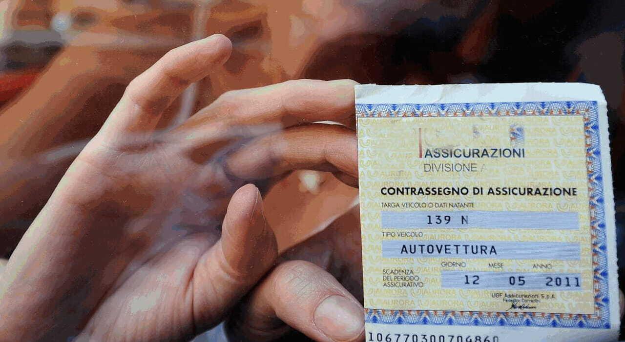 Un contrassegno di assicurazione rc auto