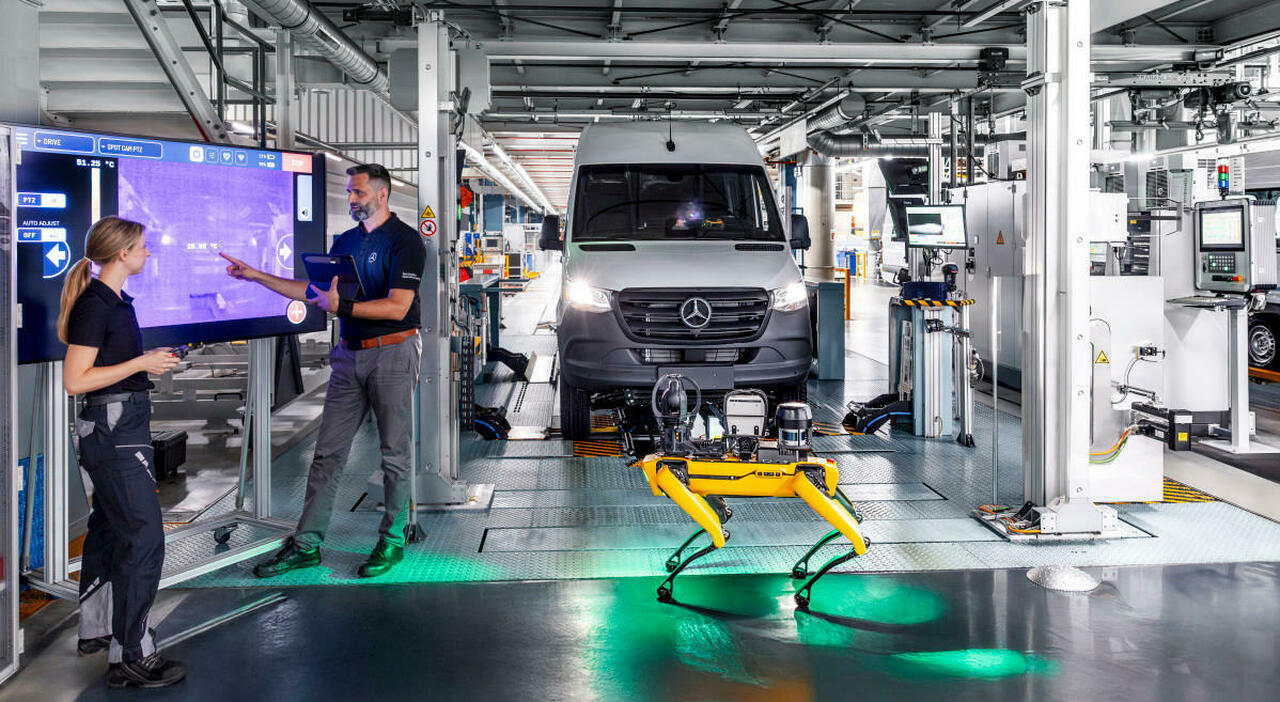 Il cane robot Aris operativo nell'impianto Van di D&uuml;sseldorf