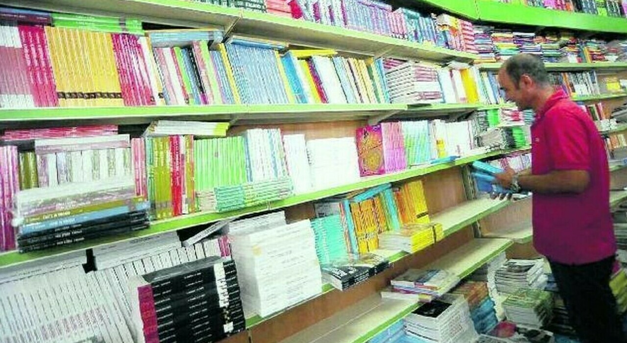 https://statics.cedscdn.it/photos/MED_HIGH/2025/09/01/9042547_01171256_scuola_libri_pagati_azienda.jpg