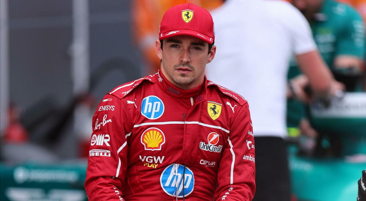 Un Charles Leclerc scuro in volto