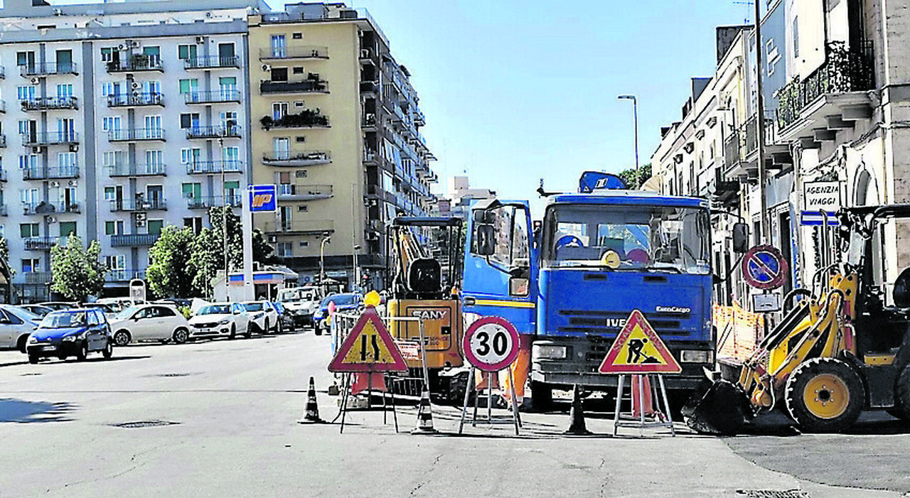 Dal Libertà a Carbonara al via i primi cantieri stradali: strade chiuse e caos traffico Dal Libertà a Carbonara al via i primi cantieri stradali: strade chiuse e caos traffico