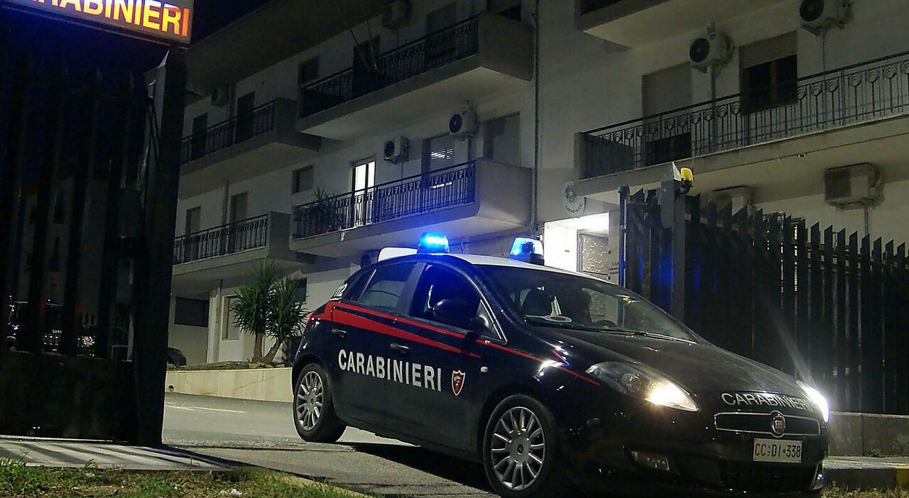 Salento, irrompe con una pistola nella comunità per minori: paura per bambini e operatori Salento, irrompe con una pistola nella comunità per minori: paura per bambini e operatori