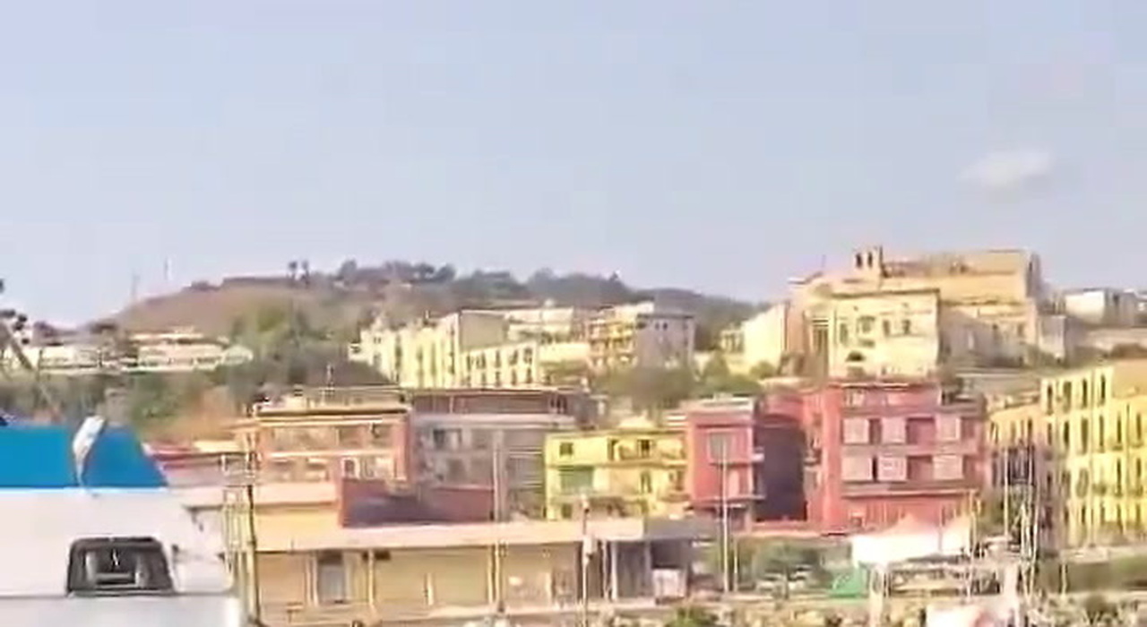 https://statics.cedscdn.it/photos/MED_HIGH/2025/09/02/9044194_poster.jpg