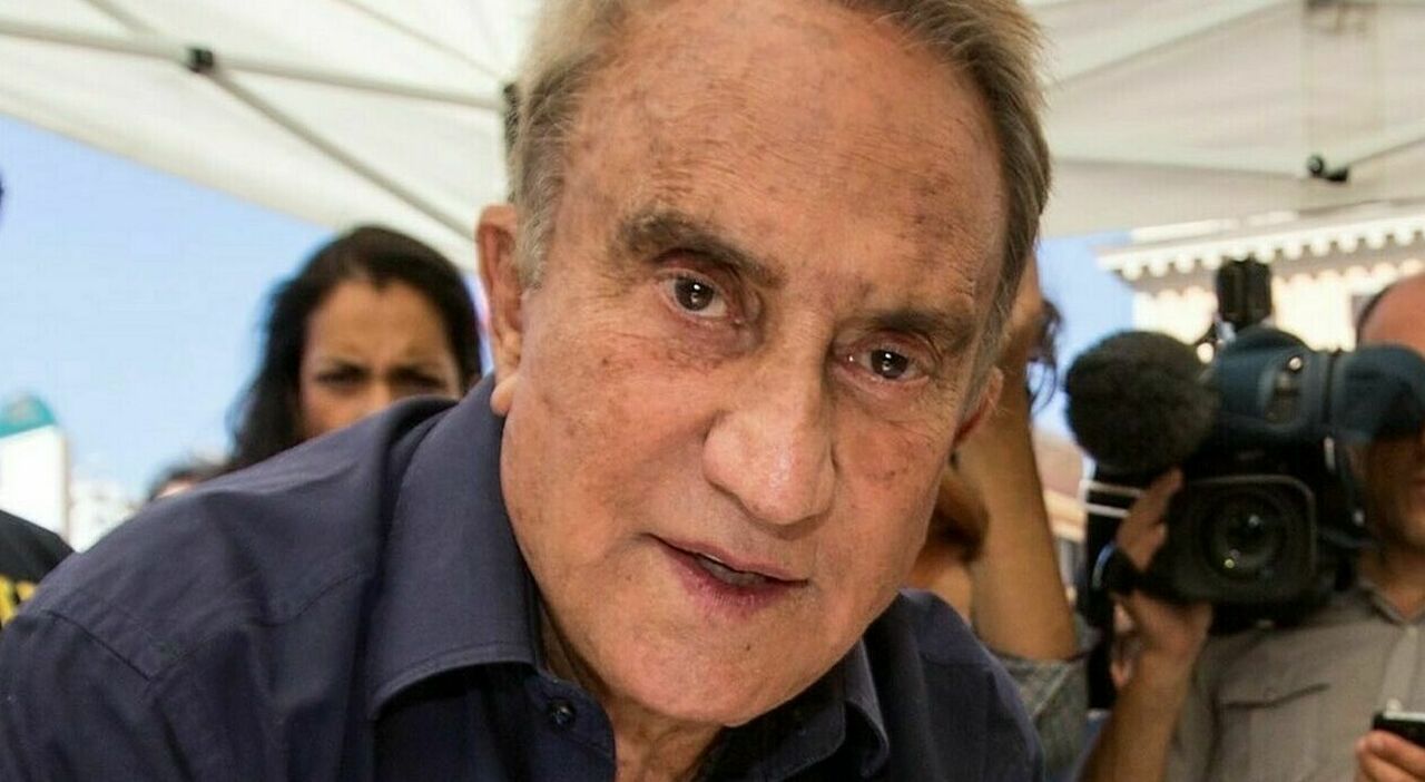 Emilio Fede è in condizioni di salute critiche: il peggioramento negli ultimi giorni Emilio Fede è in condizioni di salute critiche: il peggioramento negli ultimi giorni