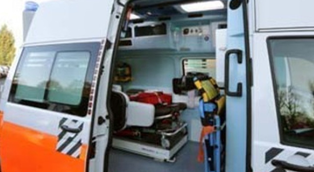https://statics.cedscdn.it/photos/MED_HIGH/2025/09/02/9044409_02152250_ambulanza_ultimissime_news_cosa_succcesso_oggi.jpg