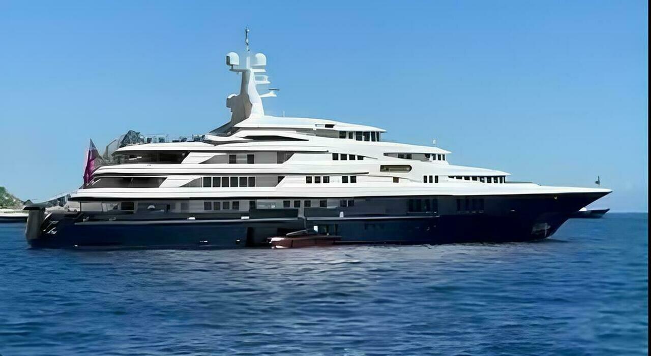 https://statics.cedscdn.it/photos/MED_HIGH/2025/09/02/9044457_02161425_yacht_capri_detersivo_mare.jpg