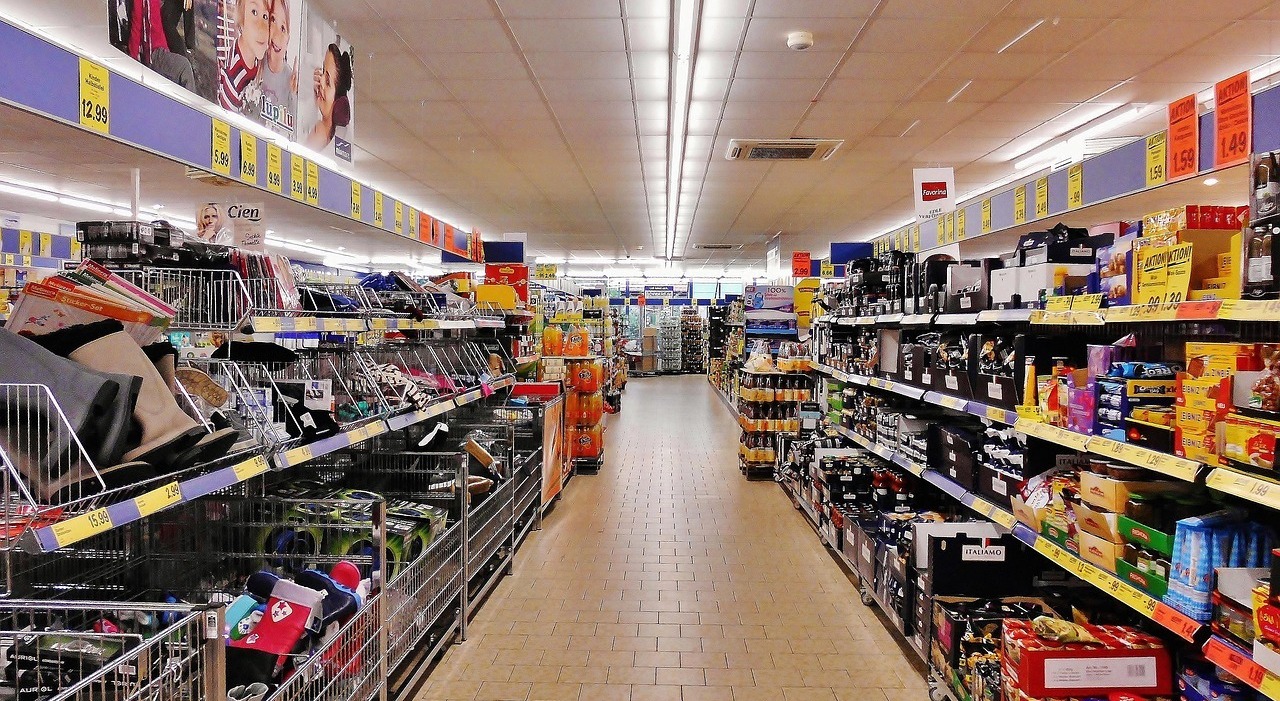 https://statics.cedscdn.it/photos/MED_HIGH/2025/09/02/9044555_02174104_supermarket_507295_1280.jpg