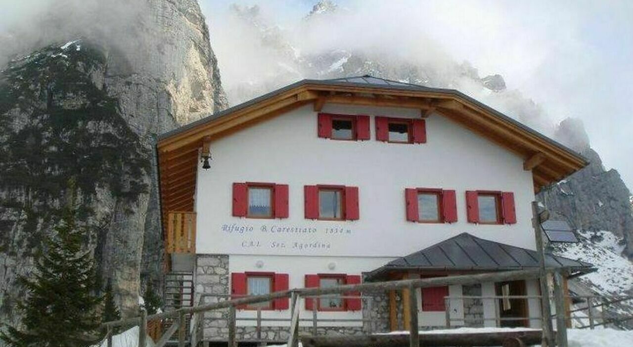 https://statics.cedscdn.it/photos/MED_HIGH/2025/09/02/9044565_02174510_rifugio_carestiato.jpg