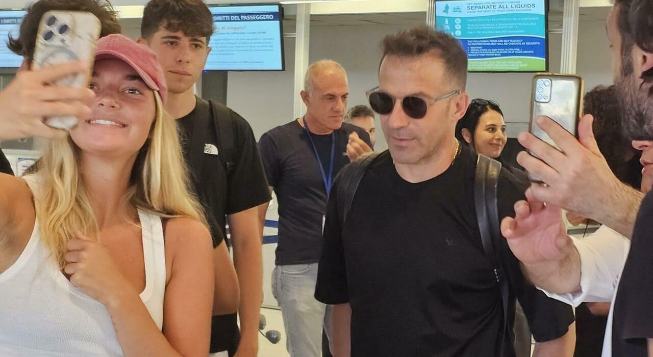 Showbiz in trasferta in Costiera: attori, calciatori e musicisti hanno scelto lo scalo salernitano Showbiz in trasferta in Costiera: attori, calciatori e musicisti hanno scelto lo scalo salernitano