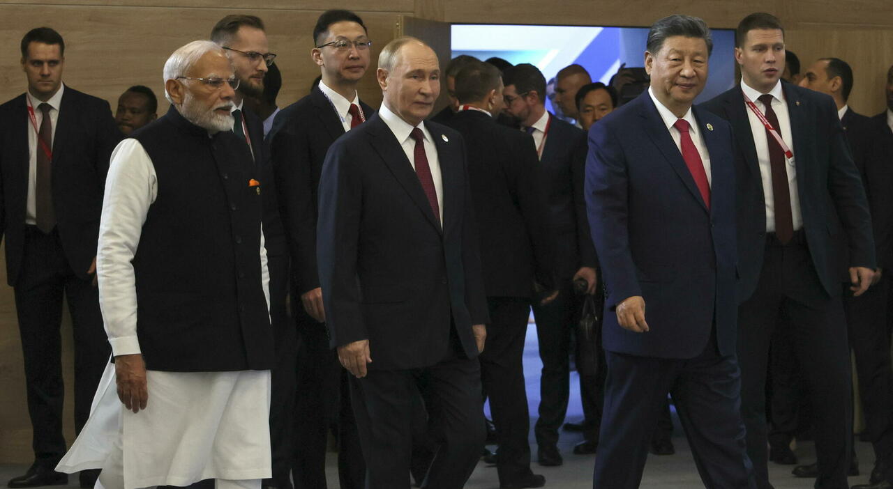Cina Russia India un nuovo asse? Sequi: «Da Pechino una sfida diretta agli Usa. Nuovi rapporti di forza tra Est e Ovest» Cina Russia India un nuovo asse? Sequi: «Da Pechino una sfida diretta agli Usa. Nuovi rapporti di forza tra Est e Ovest»