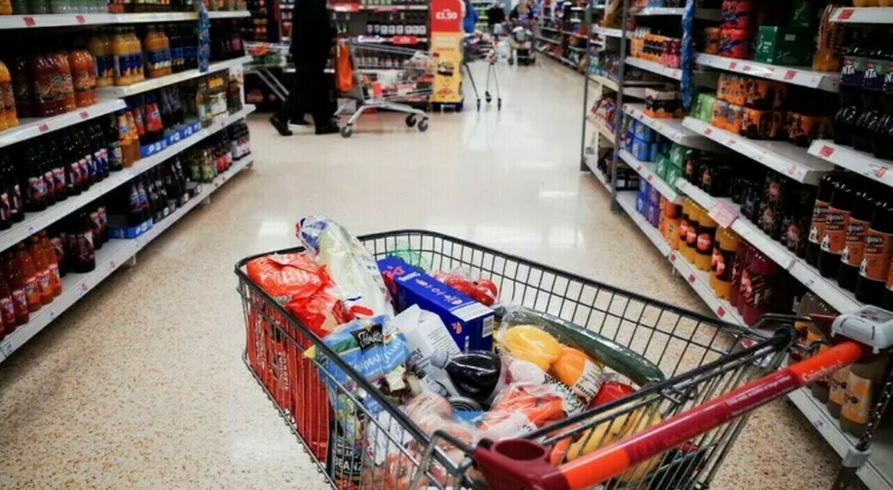 https://statics.cedscdn.it/photos/MED_HIGH/2025/09/03/9046112_03093550_supermercati_piu_convenienti_classifiche_altroconsumo_nord_centro_sud_marche_catene_oggi_3_9_2025.jpg