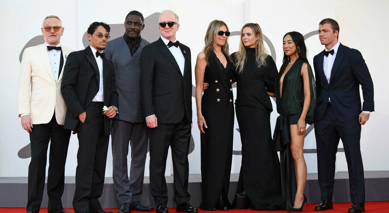 https://statics.cedscdn.it/photos/MED_HIGH/2025/09/03/9046214_03114308_kathryn_bigelow_a_house_of_dynamite_armi_nucleari.jpg