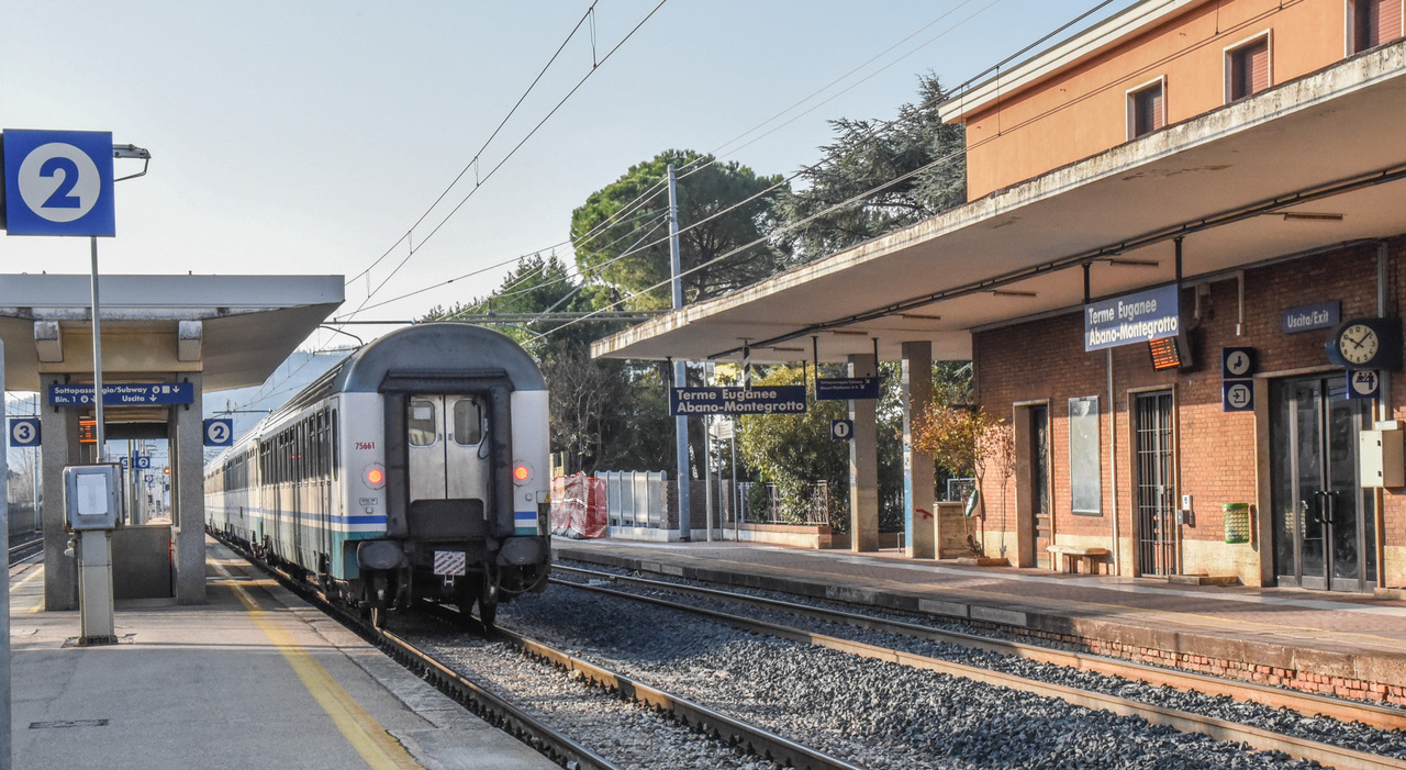 Treno investe una persona, circolazione ferroviaria sospesa tra Padova e Abano Terme: ritardi fino a 90 minuti Treno investe una persona, circolazione ferroviaria sospesa tra Padova e Abano Terme: ritardi fino a 90 minuti