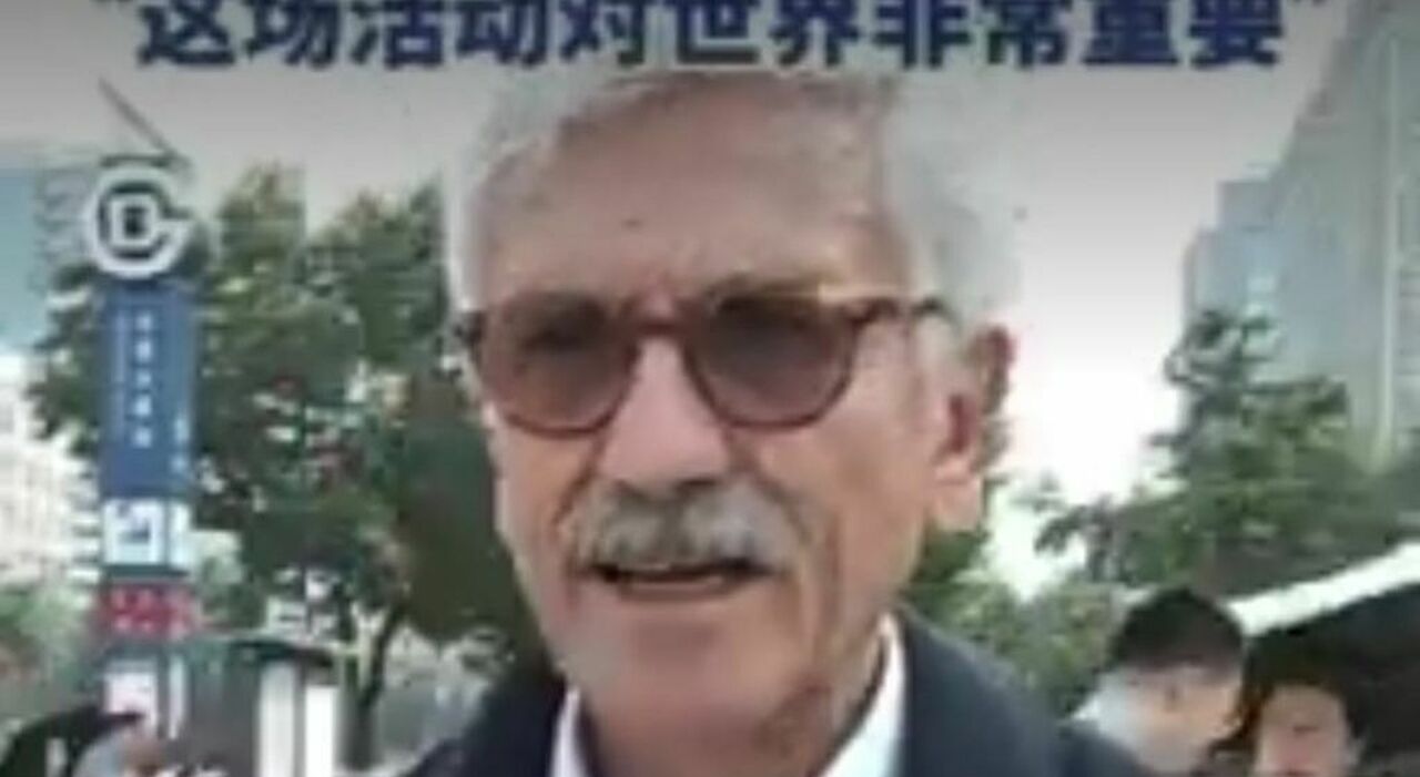 https://statics.cedscdn.it/photos/MED_HIGH/2025/09/03/9046773_03190938_massimo_d_alema_cina.jpg