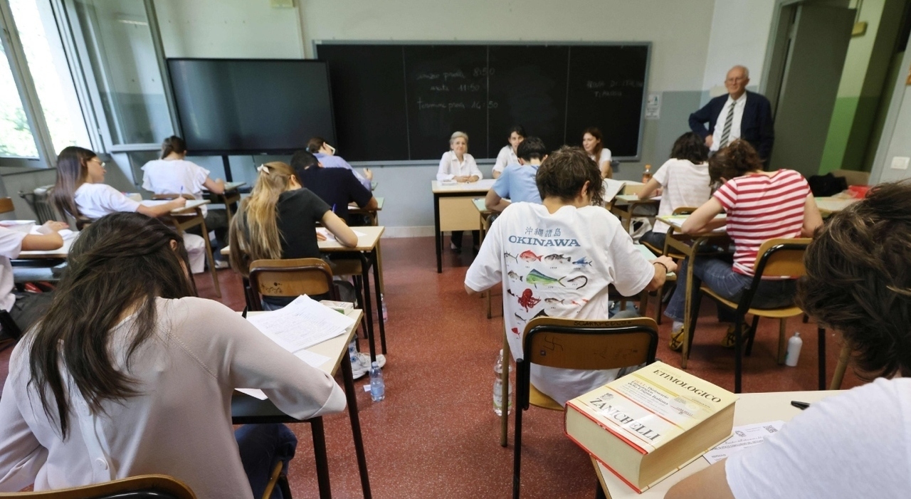 https://statics.cedscdn.it/photos/MED_HIGH/2025/09/04/9048814_04191503_maturita.jpg