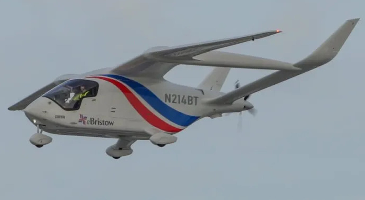 l'aereo, un Alia costruito dall'americana Beta, ha percorso i 160 chilometri tra le due citt&agrave; in 55 minuti