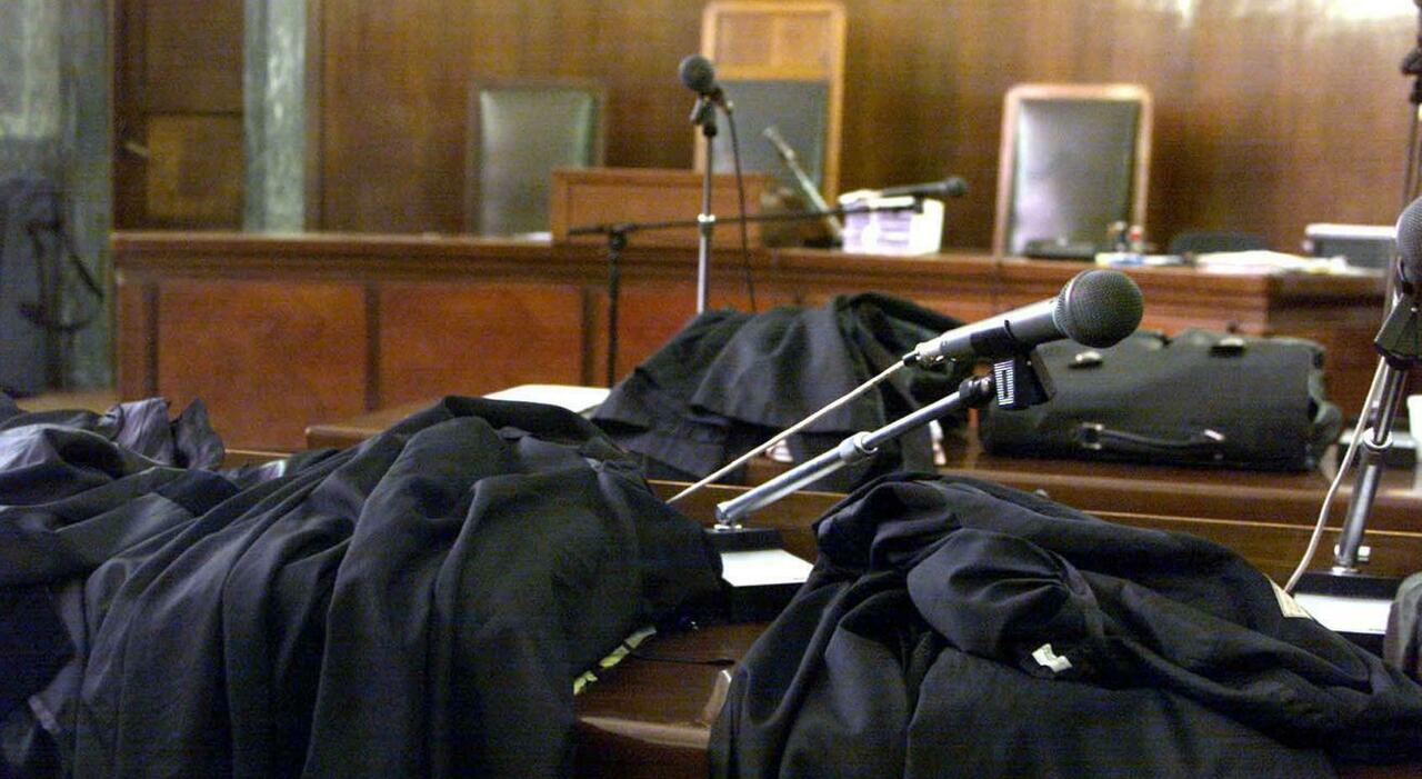 Avvocati, torna il giuramento davanti al giudice. Esame di Stato una volta l?anno, riabilitazione dopo la prima sanzione Avvocati, torna il giuramento davanti al giudice. Esame di Stato una volta l?anno, riabilitazione dopo la prima sanzione