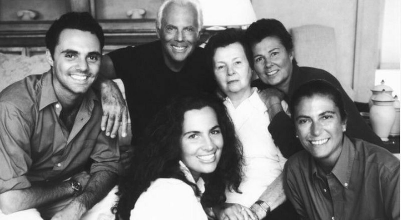 Giorgio Armani, chi sono gli eredi: la sorella Rosanna e i tre nipoti Silvana, Roberta e Andrea (sposato con la cantante Alexia) Giorgio Armani, chi sono gli eredi: la sorella Rosanna e i tre nipoti Silvana, Roberta e Andrea (sposato con la cantante Alexia)