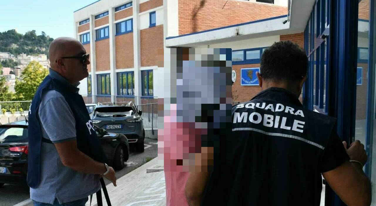 Baci e palpeggiamenti e chat erotiche a tre giovani dipendenti, arrestato noto albergatore di Porto San Giorgio