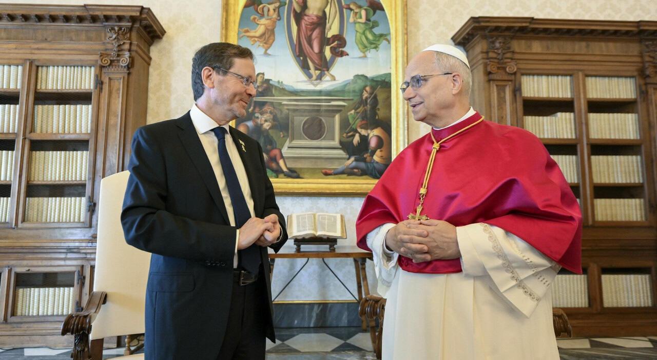 papa leone incontra il presidente israeliano isaac herzog il punto su gaza la pace disarmata e disarmante e lo scenario in cisgiordania