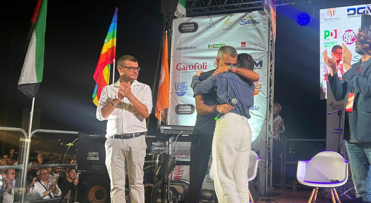 Regionali Puglia: Antonio Decaro annuncia la candidatura. «Non potevo voltare le spalle alla mia terra». La dedica a Metallo e l Regionali Puglia: Antonio Decaro annuncia la candidatura. «Non potevo voltare le spalle alla mia terra». La dedica a Metallo e l