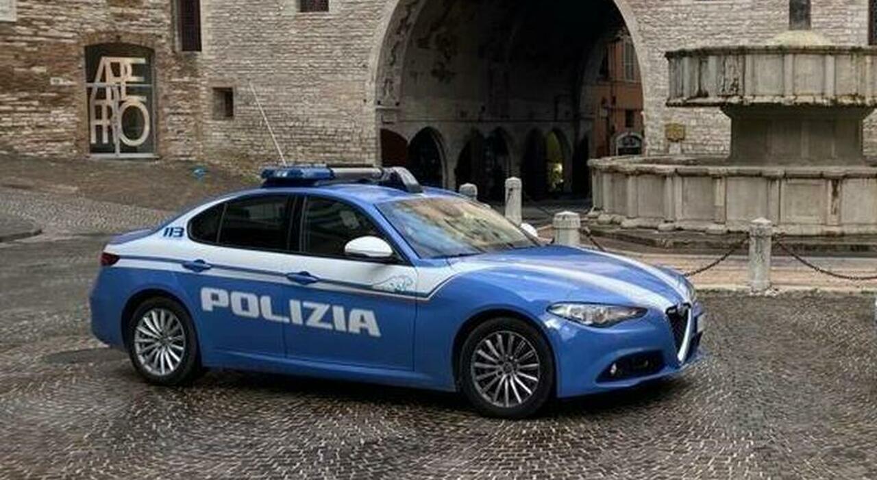 Fabriano, lo stendino blocca l?auto, scoppia la lite: aggressione a colpi di scopa tra vicini di casa Fabriano, lo stendino blocca l?auto, scoppia la lite: aggressione a colpi di scopa tra vicini di casa