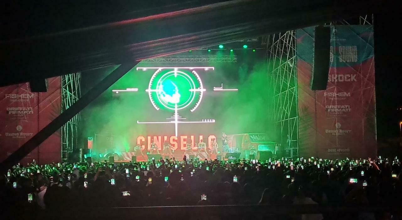 Banda di scippatori nella calca dello show di Sfera Ebbasta: il blitz come nella strage di Corinaldo