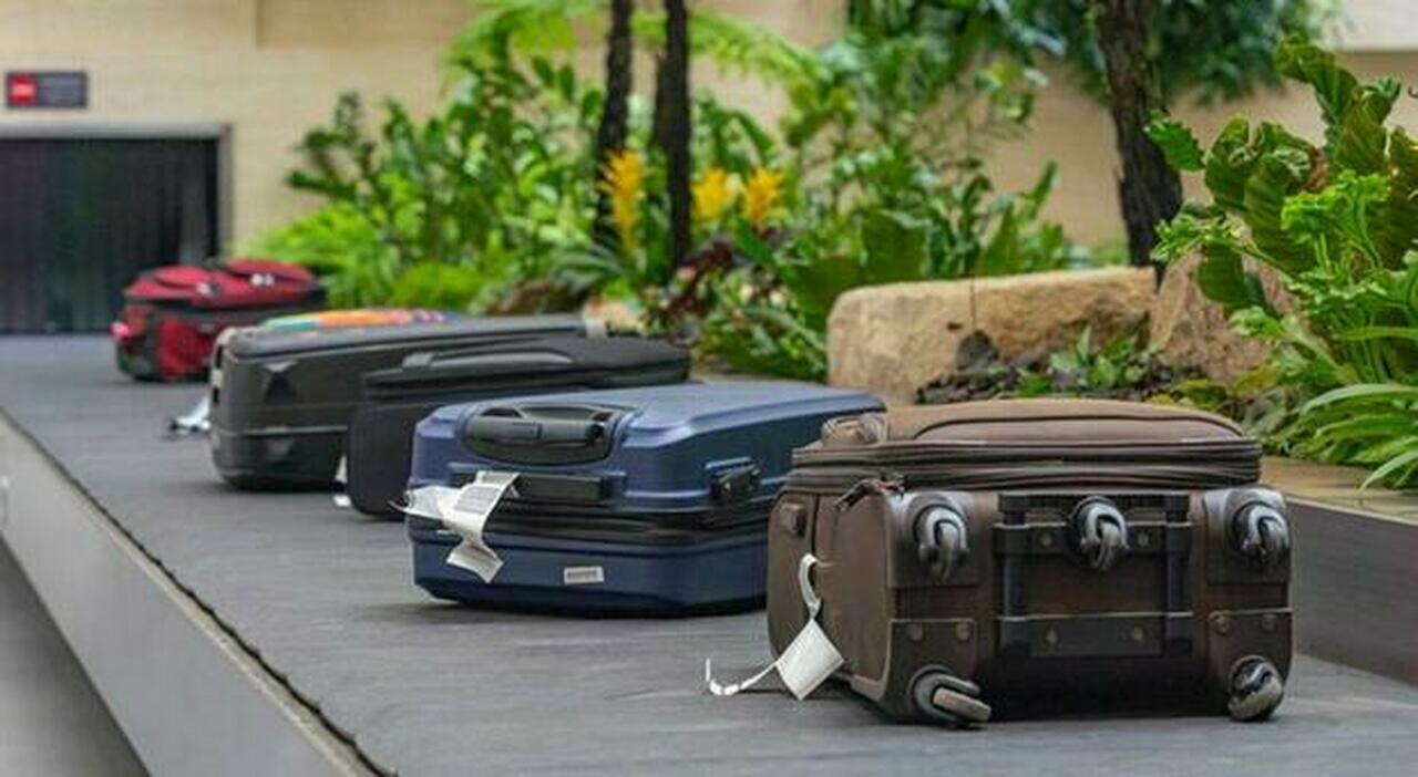 Valigie, incubo agli aeroporti: raddoppiati i bagagli perdute. Disservizi in aumento nell