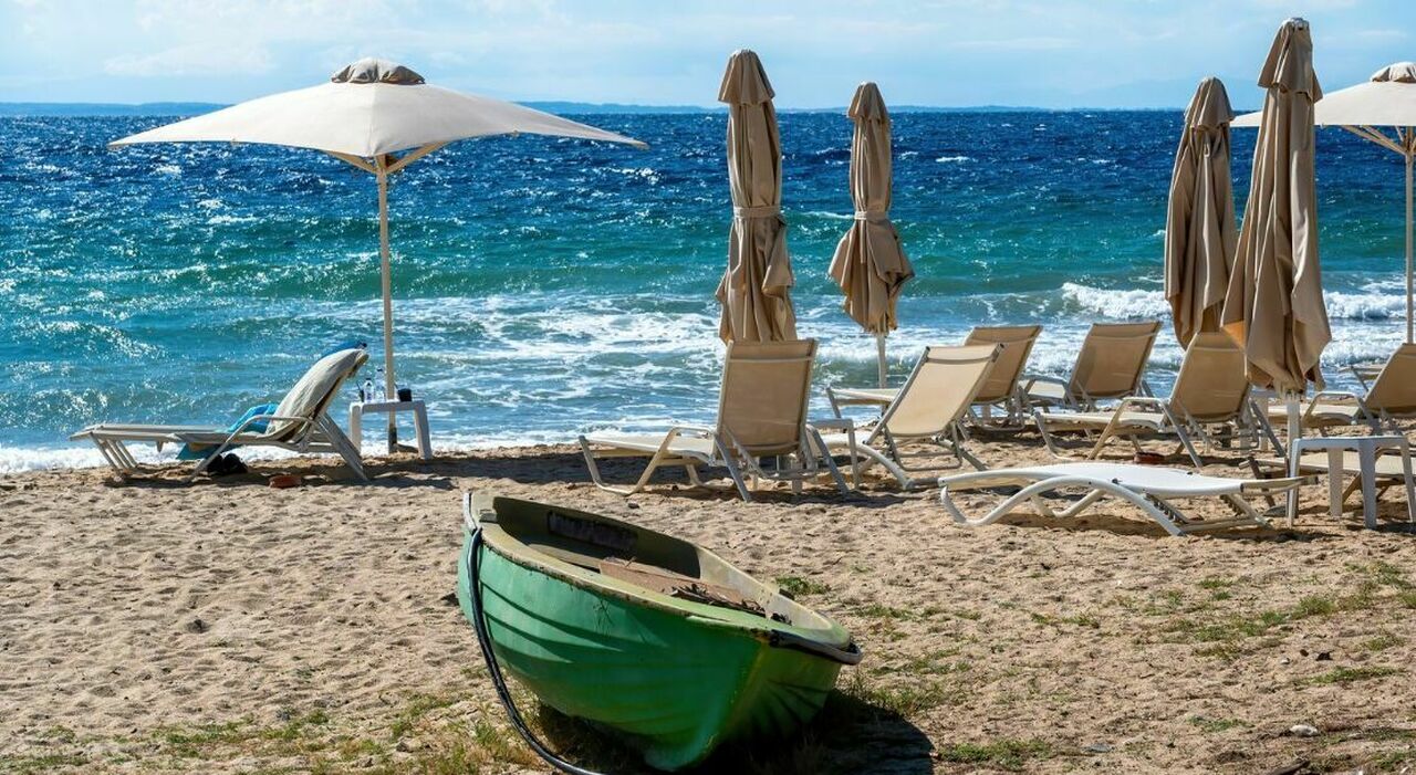 Turista italiana di 18 anni stuprata in Albania: la violenza in spiaggia. Il ragazzo nega: «È stato consensuale»