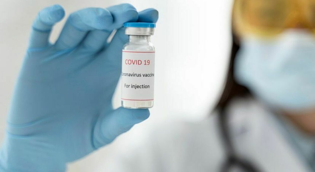 https://statics.cedscdn.it/photos/MED_HIGH/2025/09/06/9052354_06132926_covid_variante_stratus_sintomi_casi_virus_evoluzione_rischi_vaccini_oggi_6_9_2025.jpg