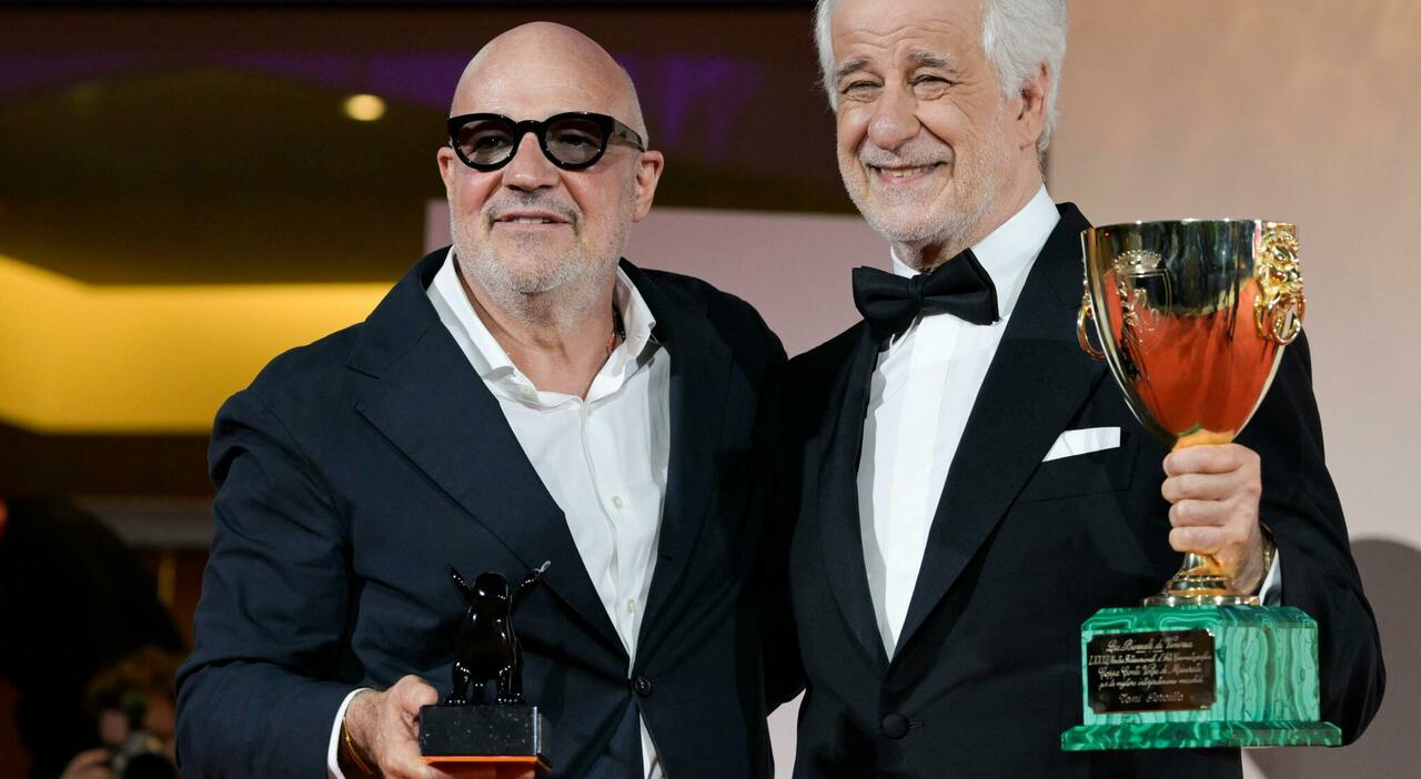 Venezia82, Toni Servillo vince la Coppa Volpi: «Alla settima volta con Sorrentino non speravo in un simile risultato»