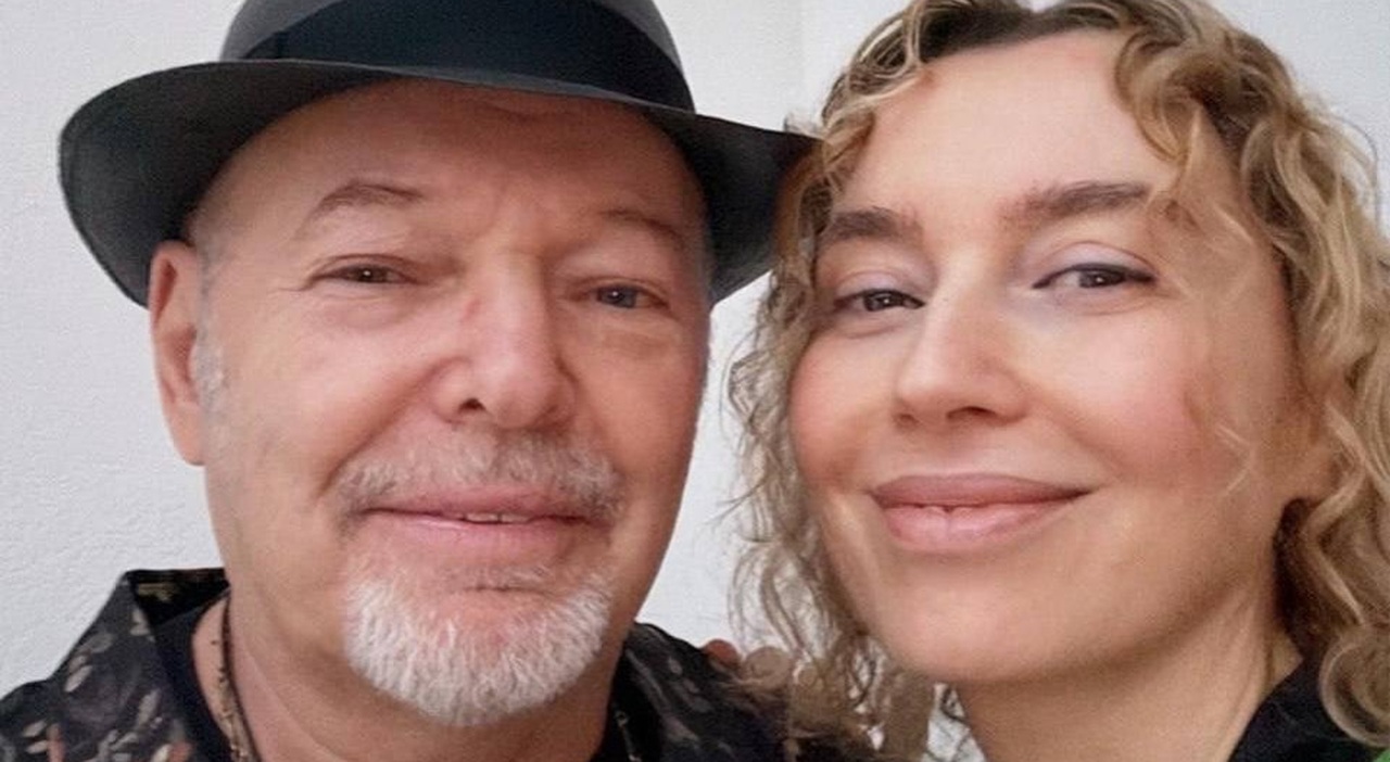 https://statics.cedscdn.it/photos/MED_HIGH/2025/09/07/9054269_07190905_vasco_rossi_moglie_laura_chi_e_eta_stipendio_figli_patrimonio_oggi_7_9_2025.jpg
