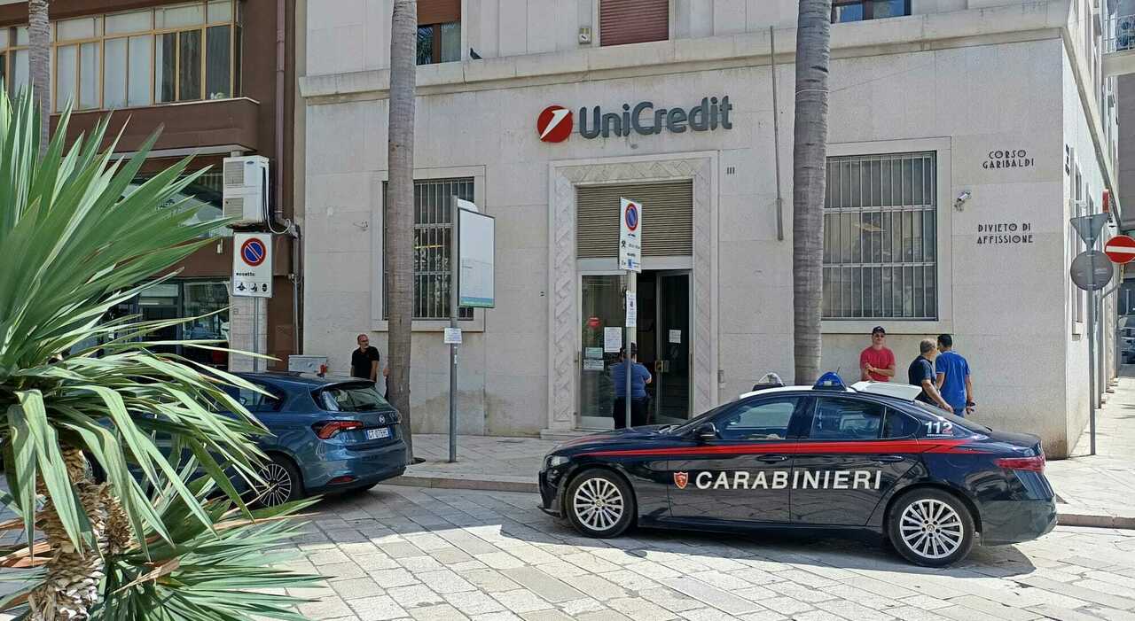 colpo in banca a brindisi banda svuota le cassette di sicurezza dell unicredit nessun segno di effrazione