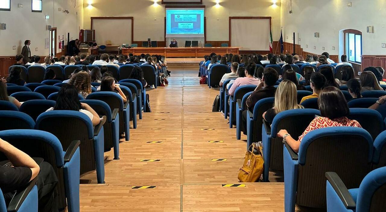 Università, medicina al via per la prima volta senza test: in 2.642 per il semestre filtro
