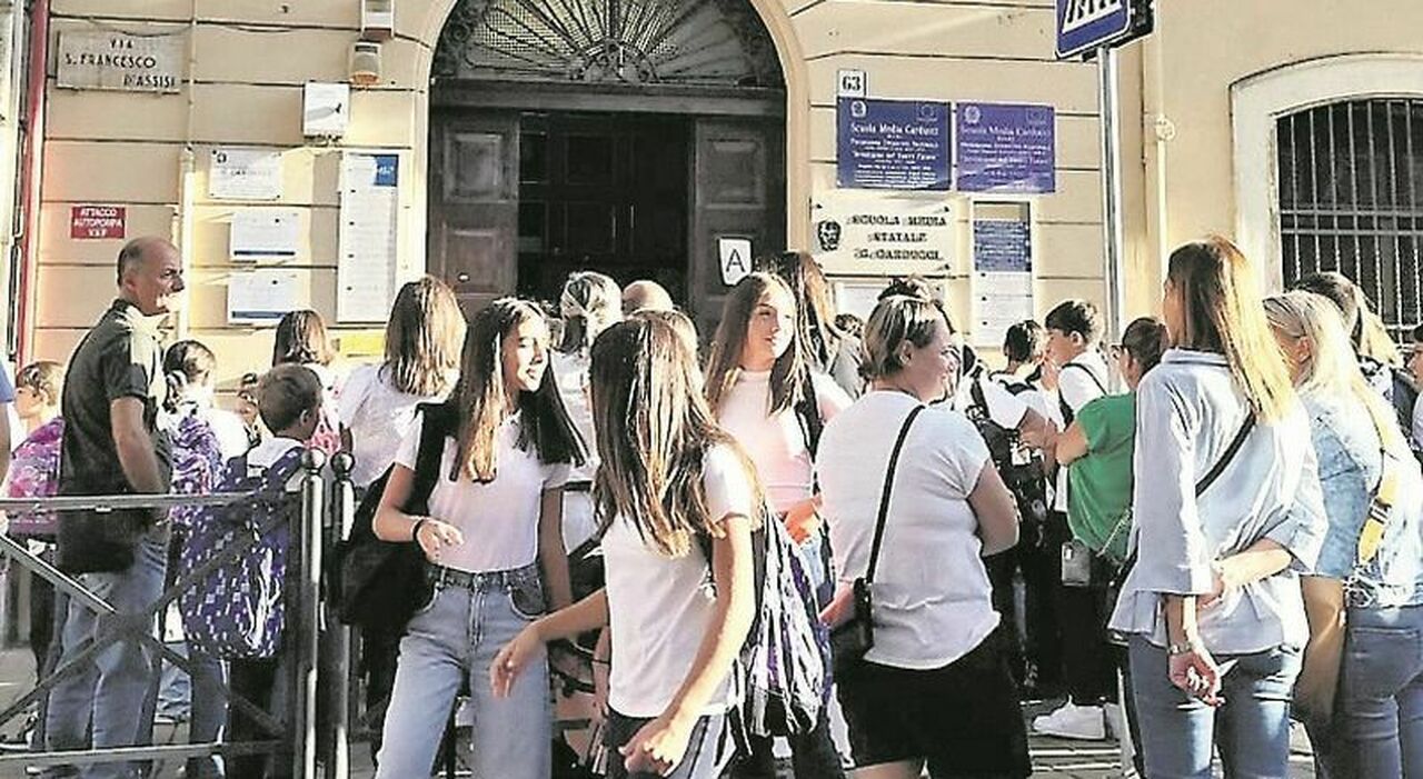 Scuola, cattedre e posti vacanti. L?allarme dei sindacati: graduatorie con errori nelle 4mila supplenze assegnate Scuola, cattedre e posti vacanti. L?allarme dei sindacati: graduatorie con errori nelle 4mila supplenze assegnate