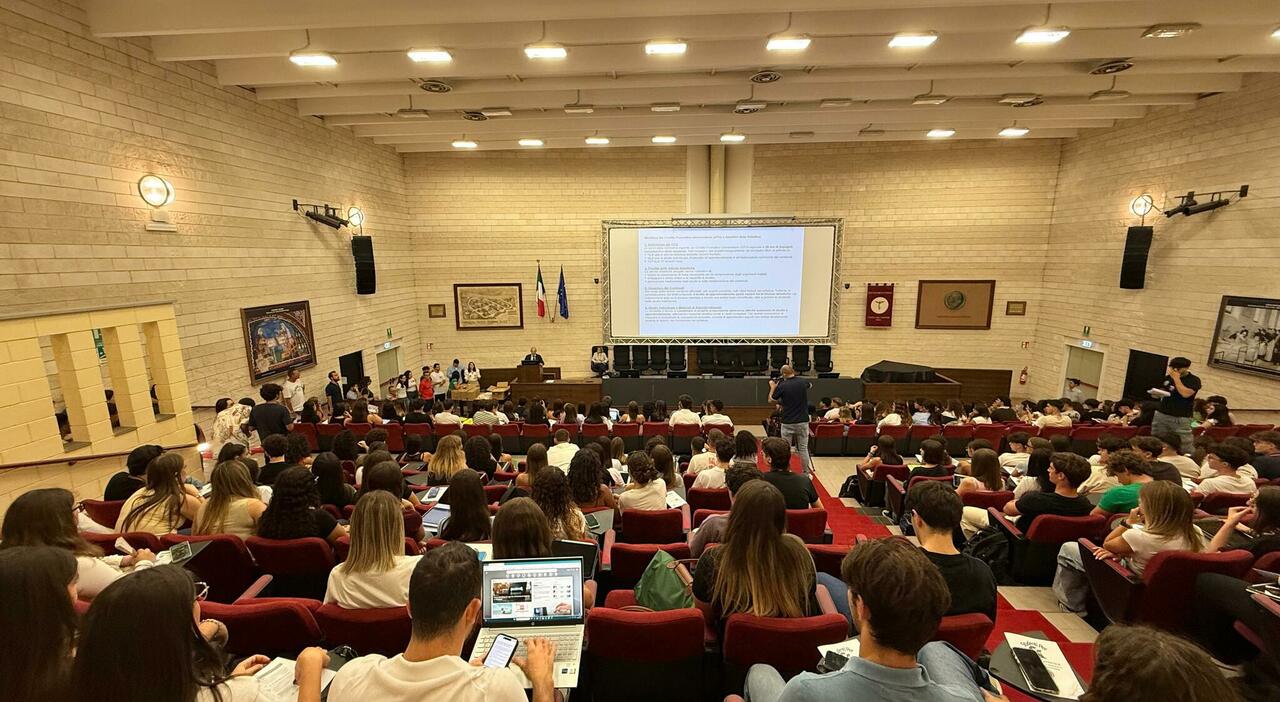 Medicina, prima lezione a Bari con 2.642 studenti