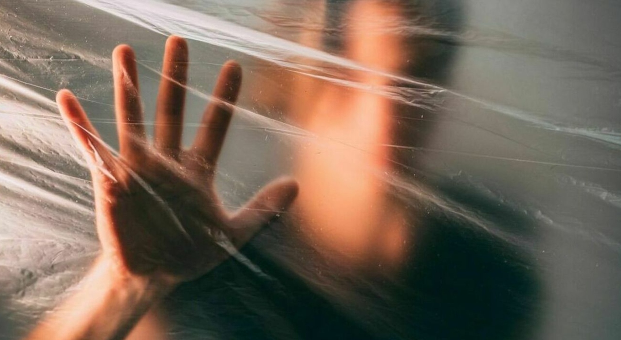 https://statics.cedscdn.it/photos/MED_HIGH/2025/09/10/9059528_10100905_violenta_figlio_17enne_incubo_raccontato_madre_arresto_capistrello_oggi_10_9_2025.jpg