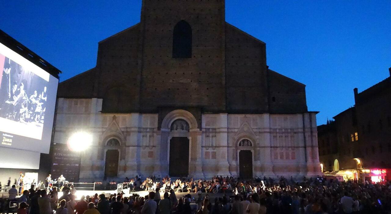 https://statics.cedscdn.it/photos/MED_HIGH/2025/09/10/9059626_10112823_sesso_scale_san_petronio_bologna_denunciati_reazione_oggi_10_9_2025.jpg