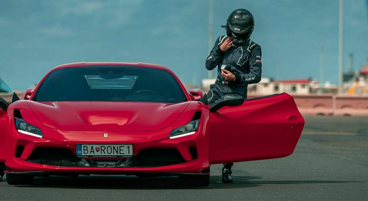 Fabio Barone sulla sua Ferrari SF90