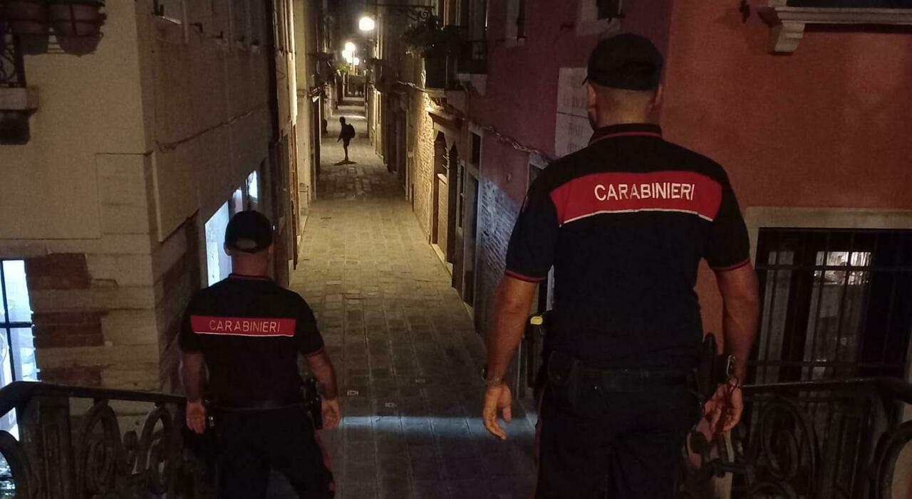 Coppia di turisti ebrei picchiata da 10 uomini con rottweiler: schiaffi e cocci di bottiglia lanciati addosso alla donna. Denunciati due 30enni tunisini