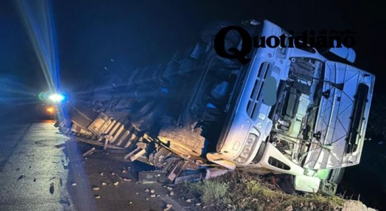Incidente stradale nella notte, muore un uomo di 54 anni Incidente stradale nella notte, muore un uomo di 54 anni