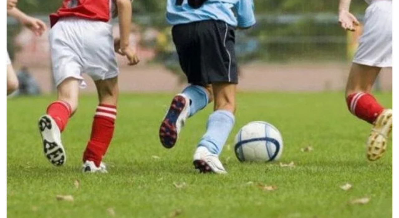 porto sant elpidio bambino di 10 anni cade e sbatte la testa sul palo paura alla partita di calcetto portato in elisoccorso all ospedale salesi