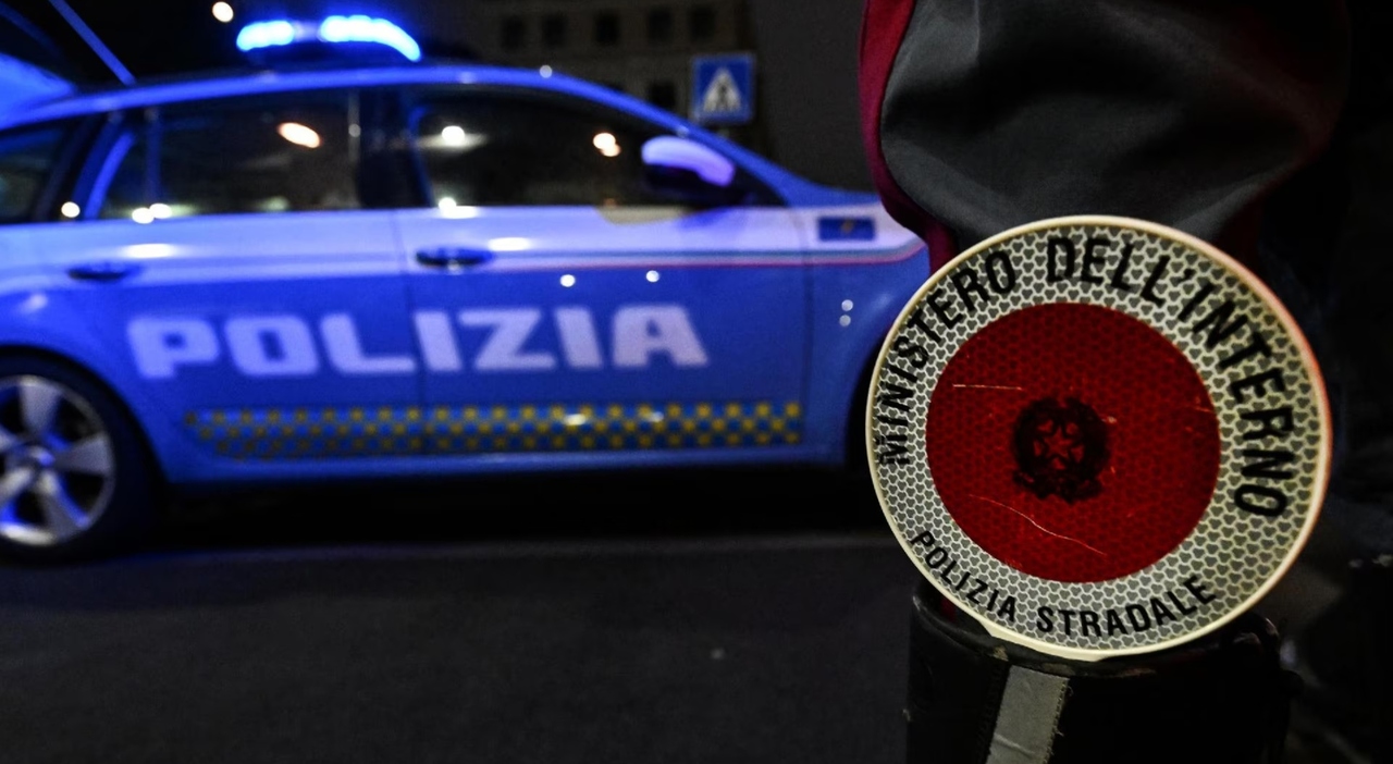 https://statics.cedscdn.it/photos/MED_HIGH/2025/09/12/9063714_12094944_auto_polizia.jpg