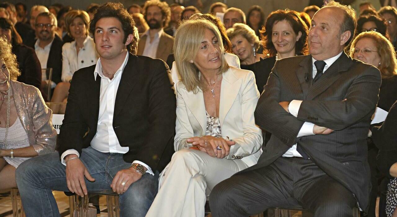 https://statics.cedscdn.it/photos/MED_HIGH/2025/09/12/9064037_12170425_gerry_scotti_moglie_gabriella_perino_chi_e_eta_altezza_amore_oggi_13_9_2025.jpg