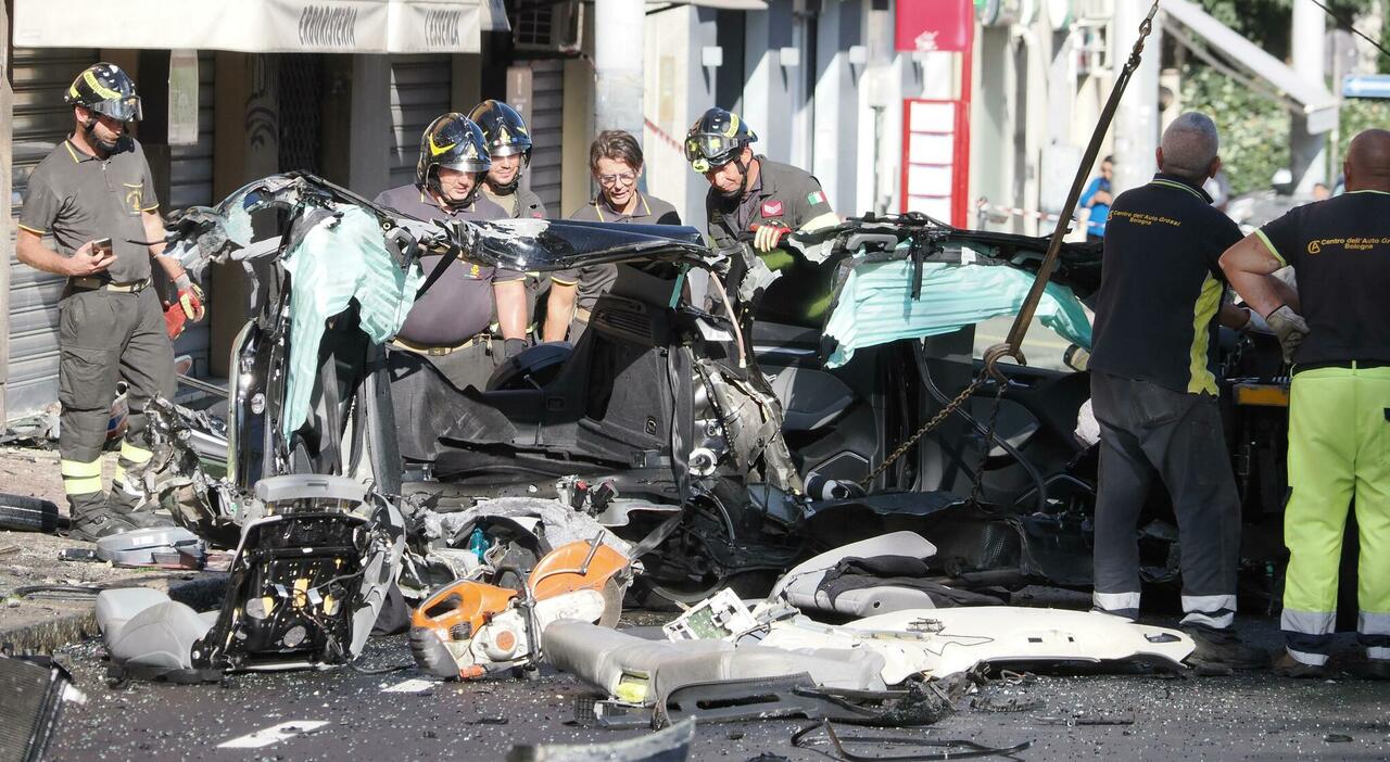 https://statics.cedscdn.it/photos/MED_HIGH/2025/09/12/9064080_12161244_bologna_video_incidente_morti_polizia_oggi.jpg