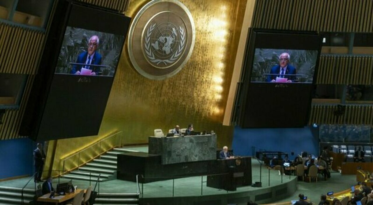 https://statics.cedscdn.it/photos/MED_HIGH/2025/09/12/9064352_12202303_onu_votazione_palestina_israele_due_stati_no_hamas_ultime_notizie_oggi_12_9_2025.jpg