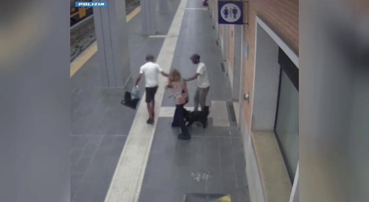 https://statics.cedscdn.it/photos/MED_HIGH/2025/09/12/9064455_12220127_foggia_turista_rapinata_due_volte_pochi_minuti_stazione.jpg